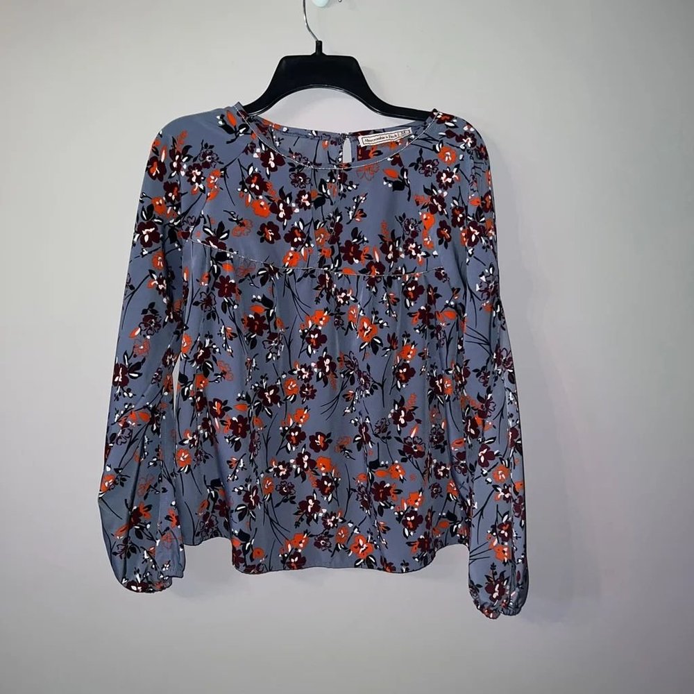 Blue grayish floral Abercrombie & Fitch long sleeve blouse medium